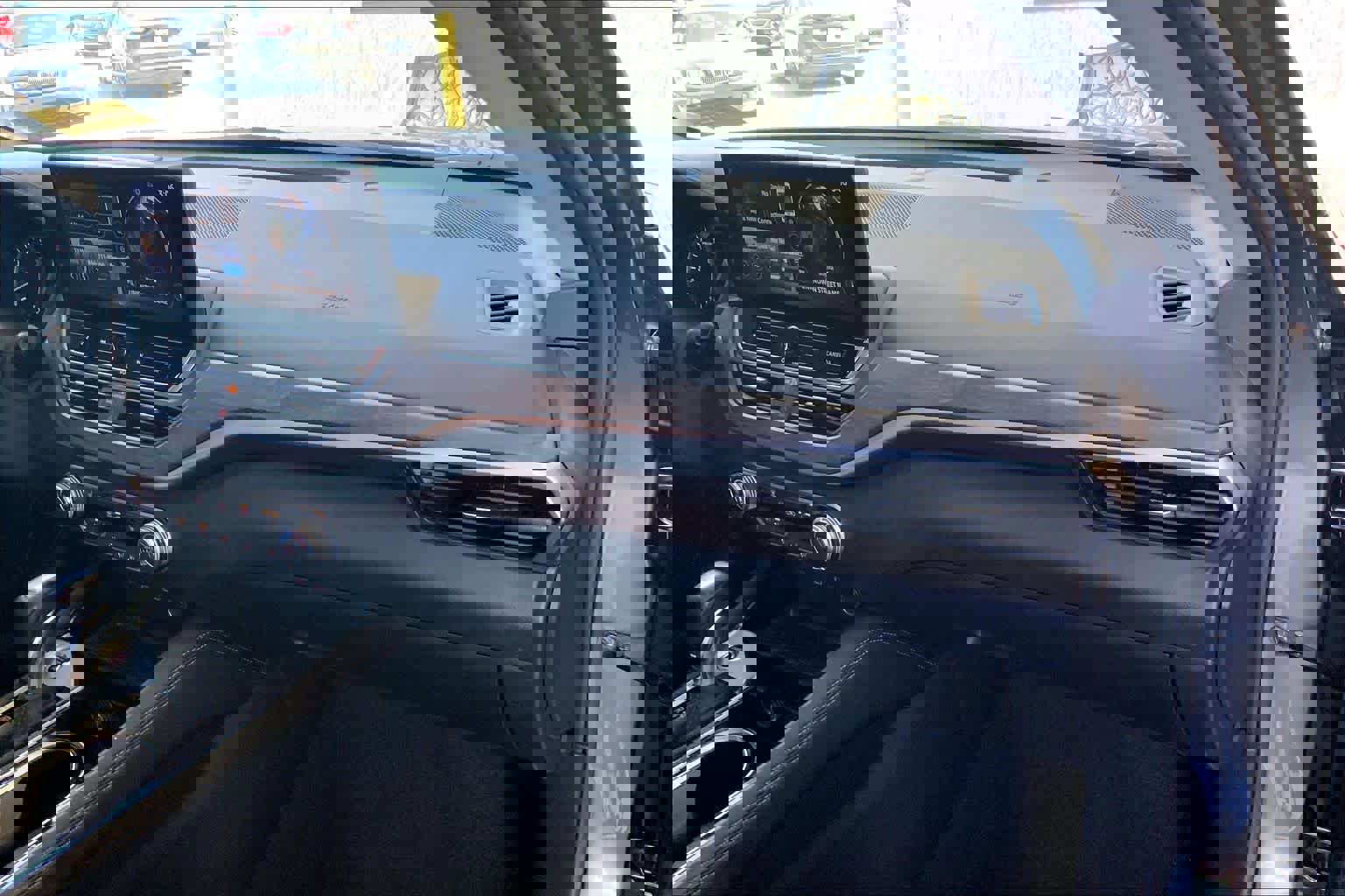 Used 2024 Nissan Altima 2.5 SV w/ SV Premium Package image 19