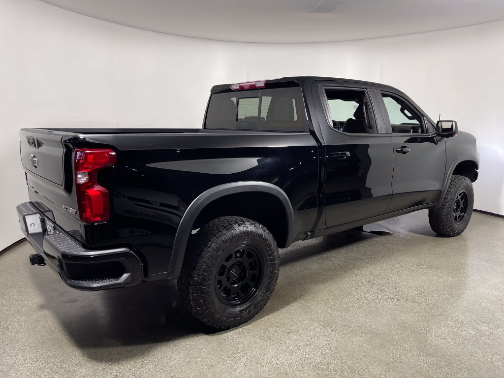 Used 2023 Chevrolet Silverado 1500 ZR2 w/ Technology Package AWD/4WD image 3