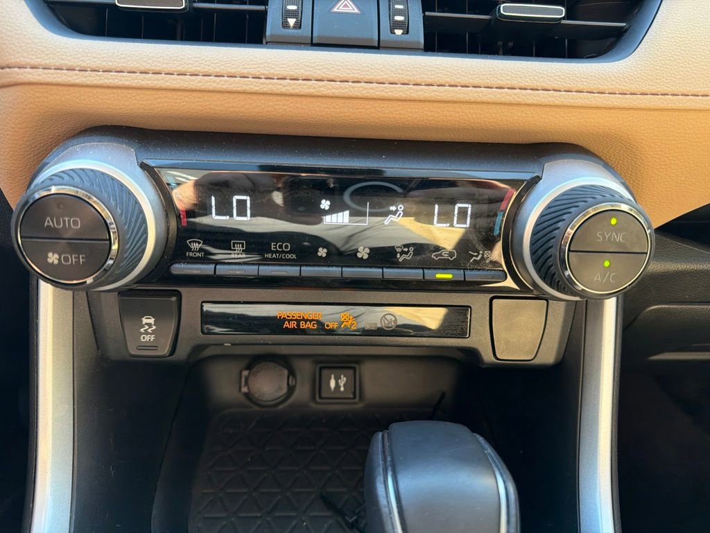 Used 2019 Toyota RAV4 XLE Premium AWD/4WD image 21