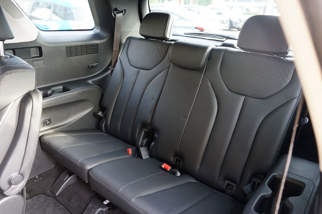 Used 2023 Hyundai Palisade SEL w/ Premium Package image 17