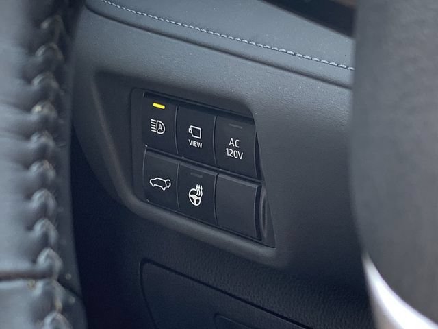 Used 2024 Toyota Highlander Limited AWD/4WD image 10