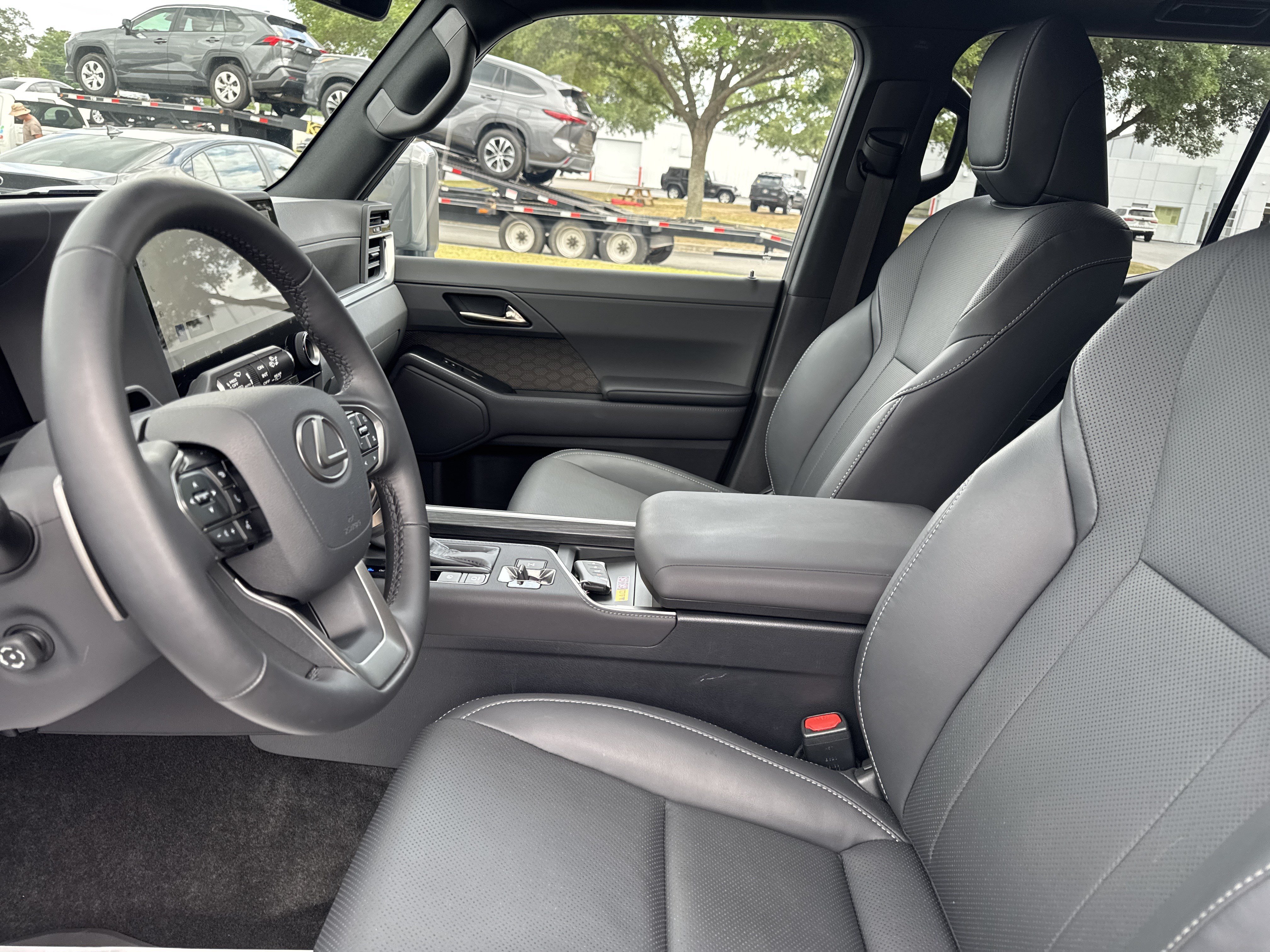 Used 2025 Lexus GX 550 w/ Accessory Package (2T) AWD/4WD image 19