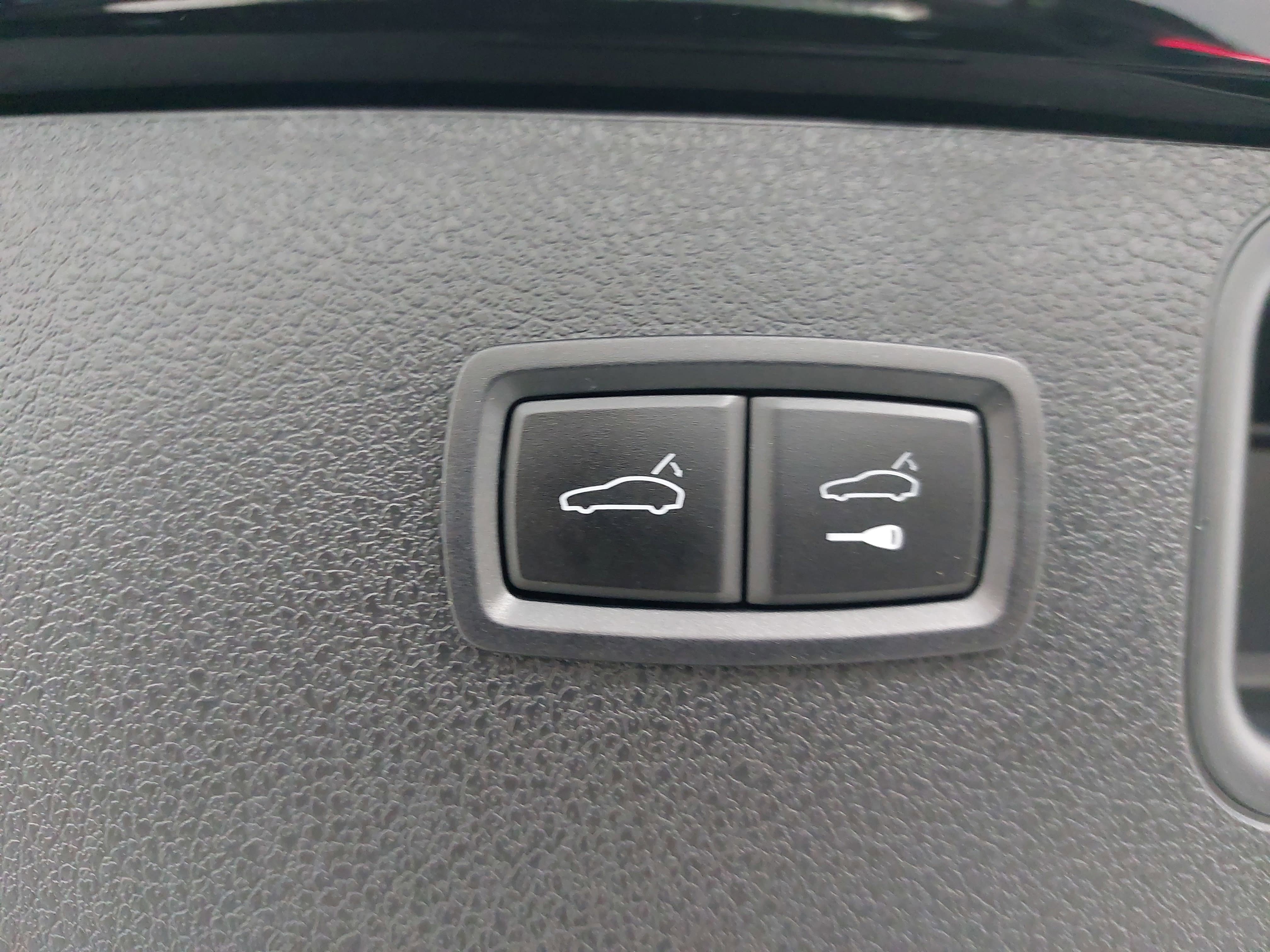 Certified 2018 Porsche Macan image 15