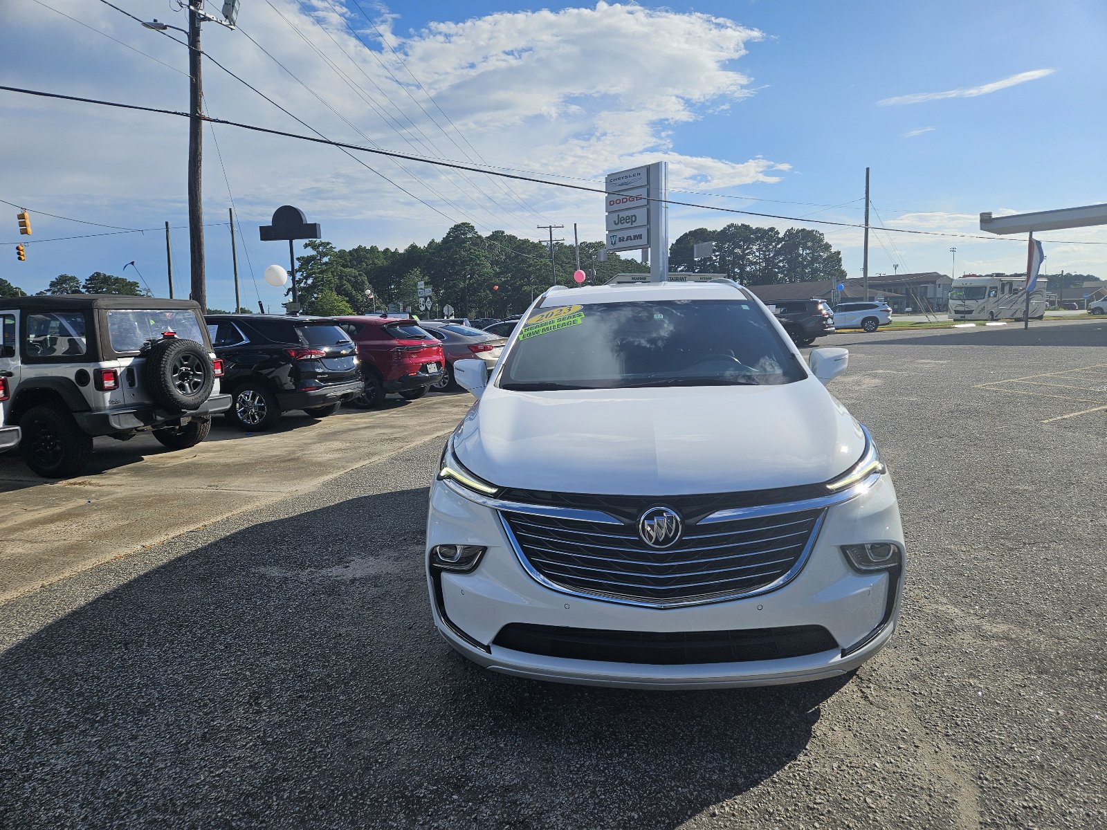 Used 2023 Buick Enclave Essence FWD image 2