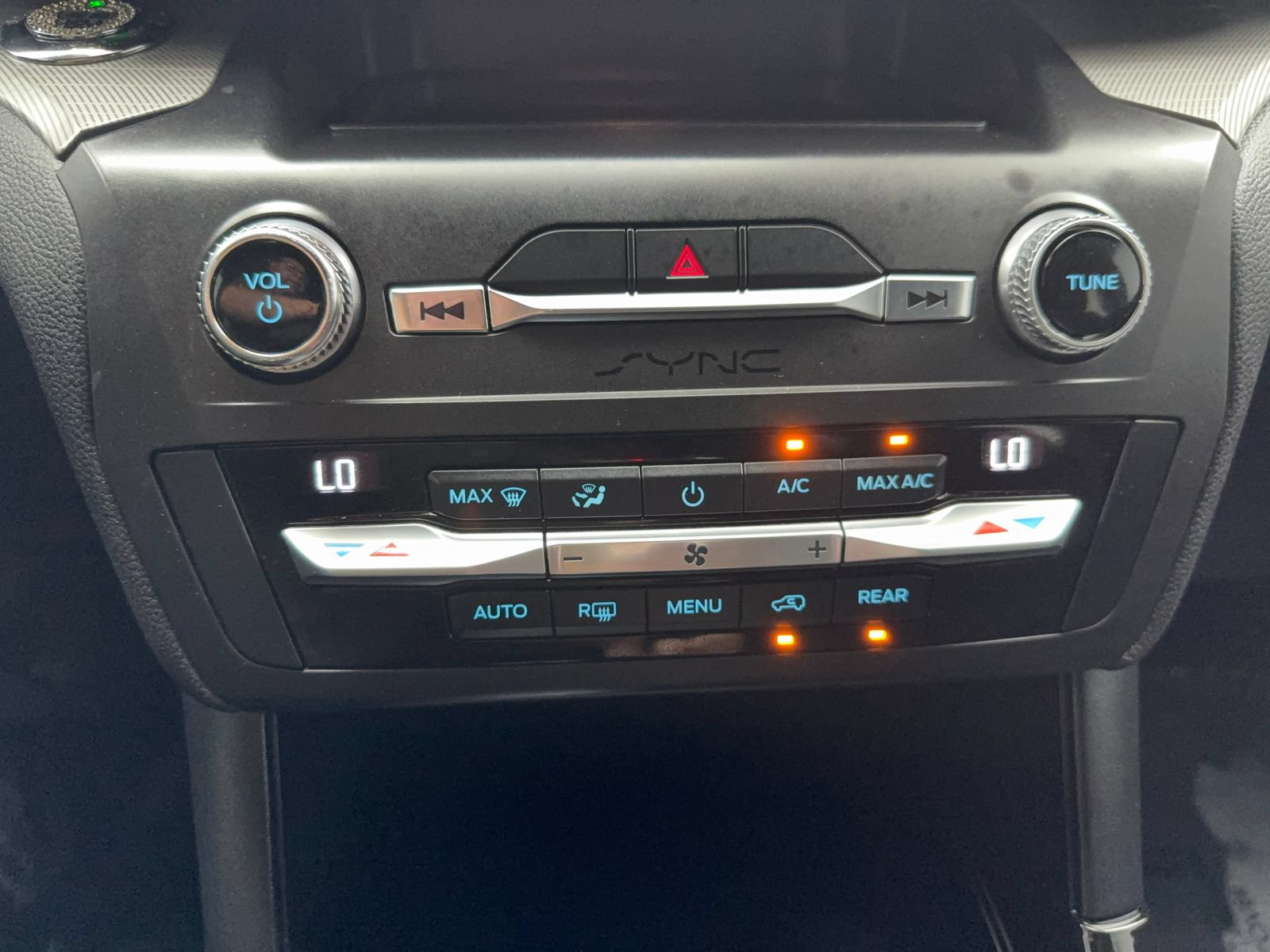 Used 2020 Ford Explorer XLT AWD/4WD image 28