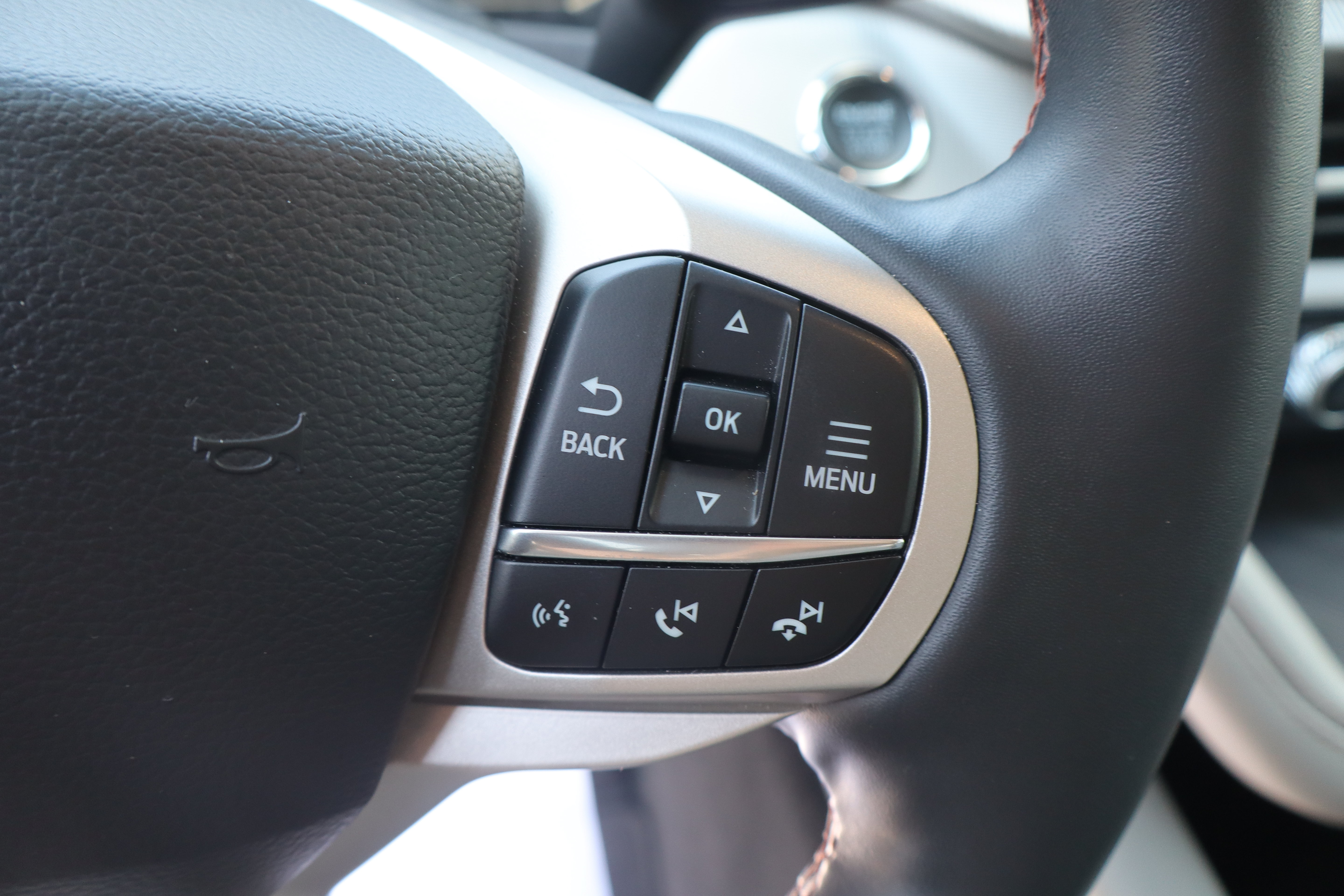 Used 2025 Ford Explorer Active w/ Active Comfort Package AWD/4WD image 18