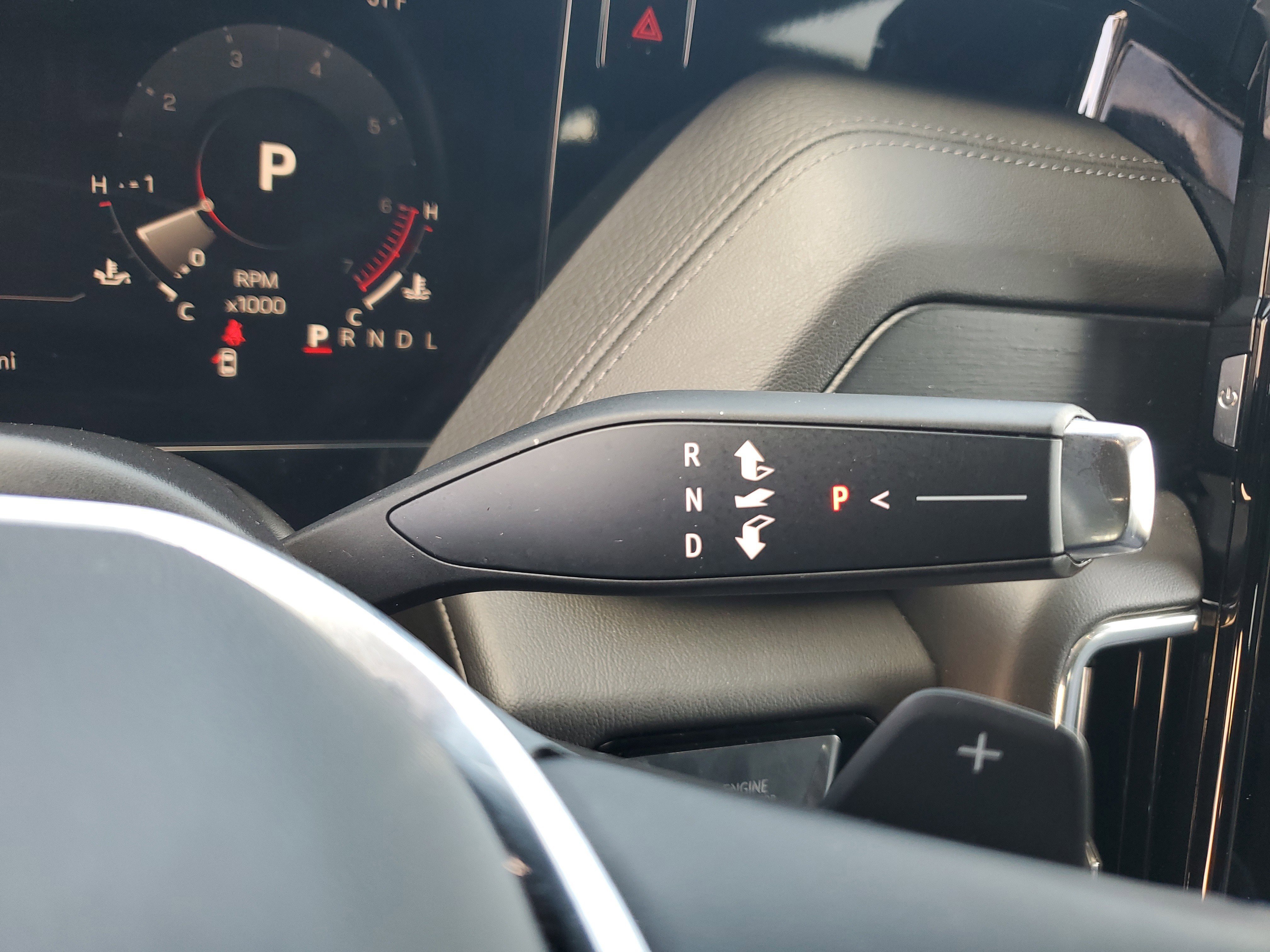 Used 2025 GMC Yukon Denali RWD image 34
