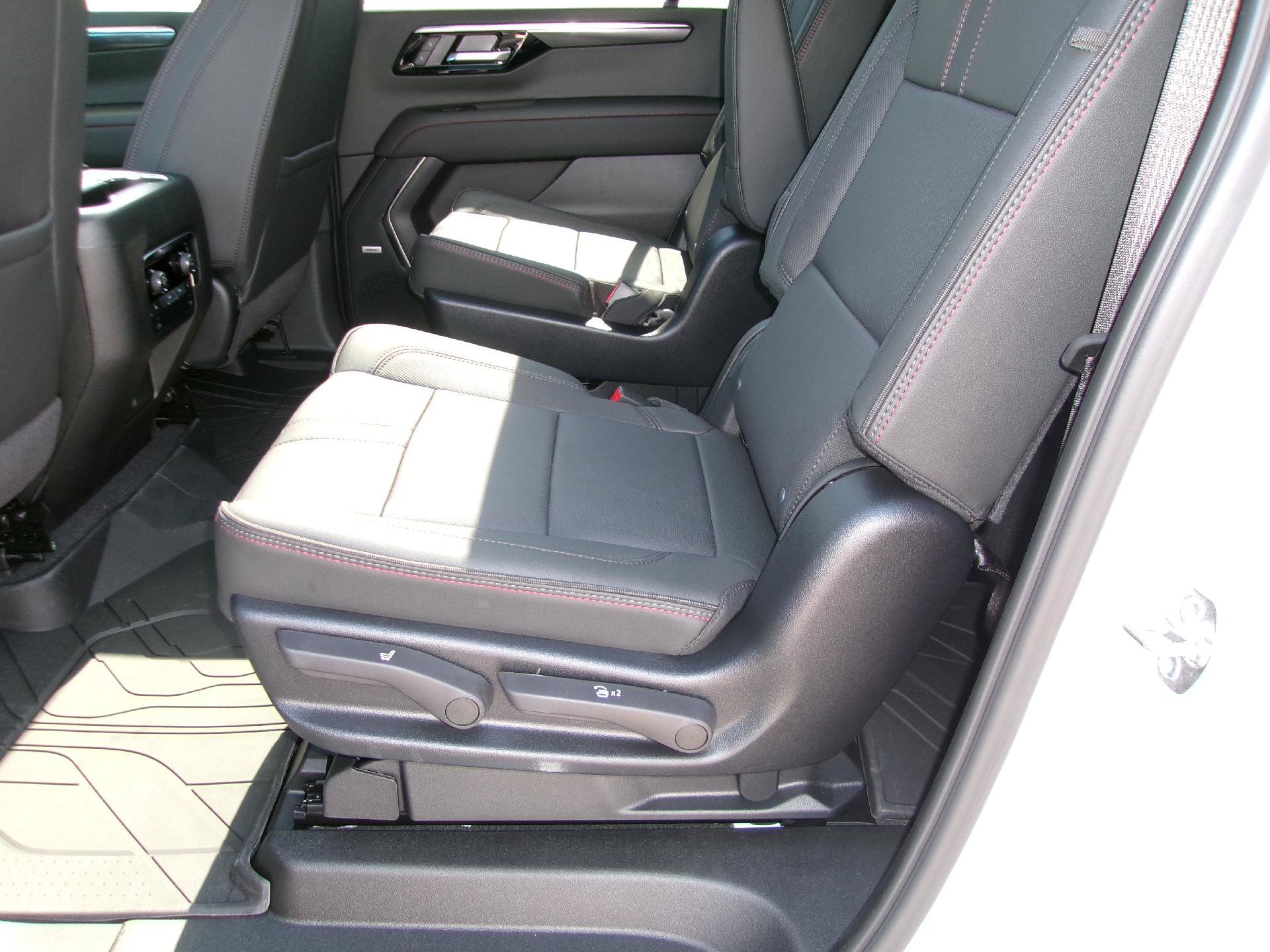 New 2026 Chevrolet Suburban RST w/ Comfort Package AWD/4WD image 14