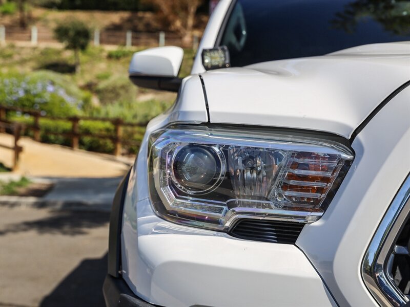 Used 2017 Toyota Tacoma TRD Off-Road RWD image 11