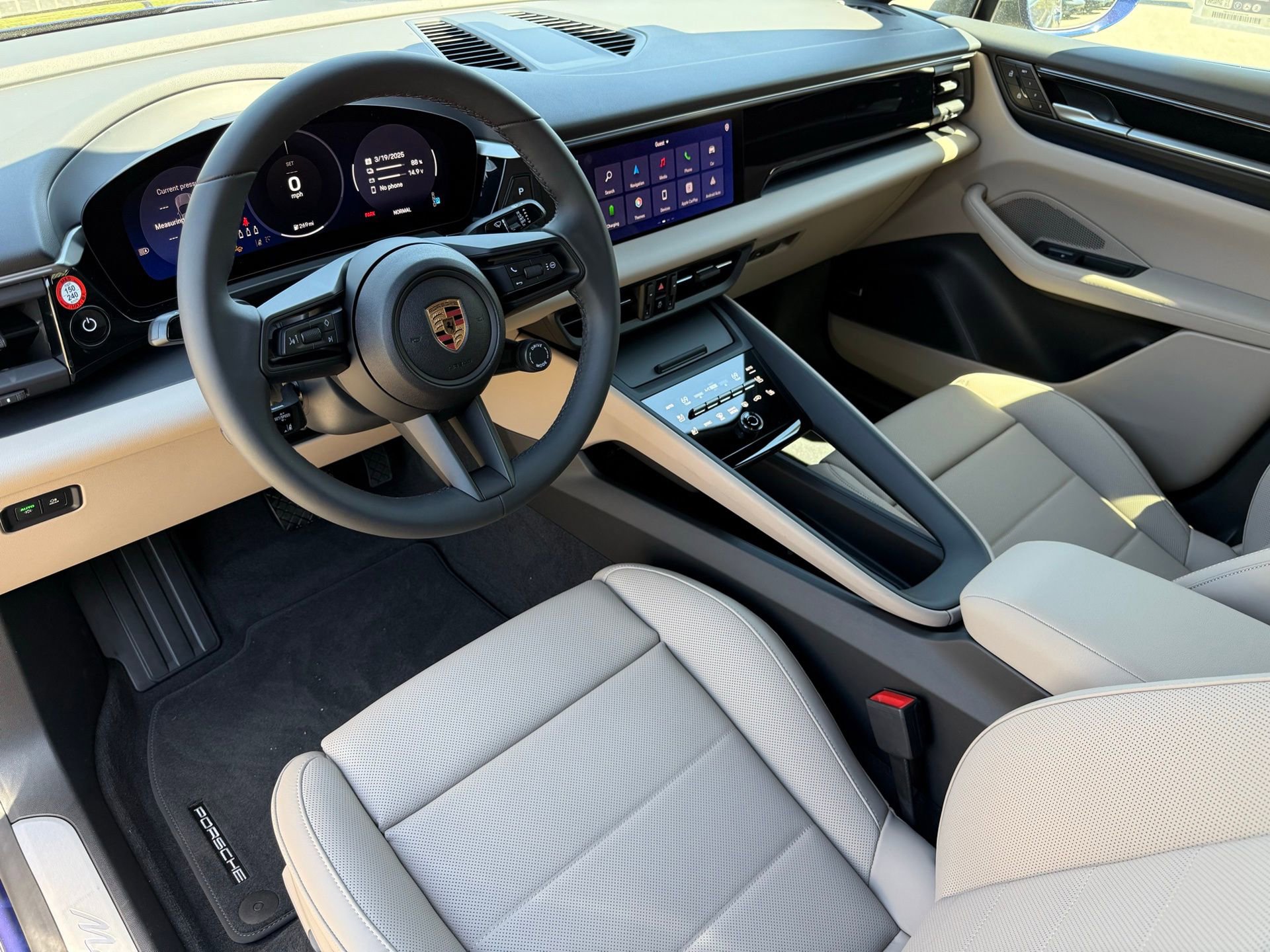 Used 2025 Porsche Macan Electric image 4