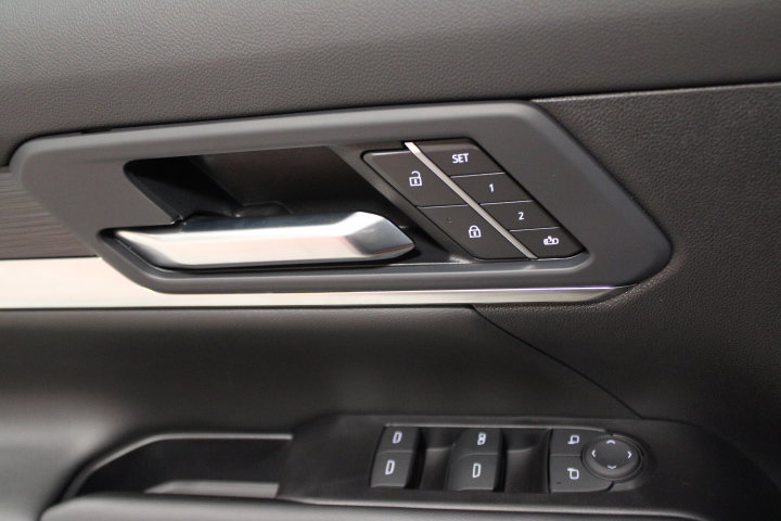 New 2027 GMC Terrain Elevation w/ Elevation Premium Package AWD/4WD image 17