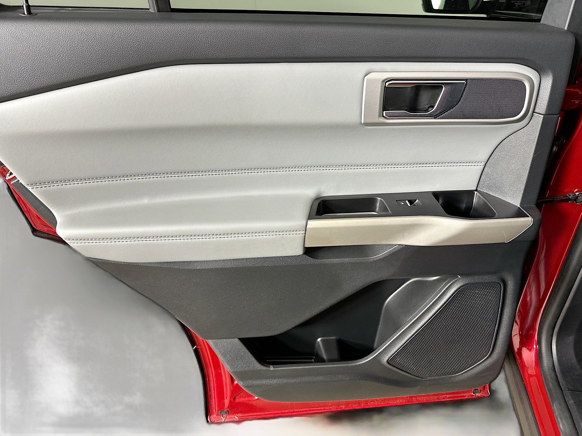 Used 2022 Ford Explorer XLT w/ Equipment Group 202A image 26