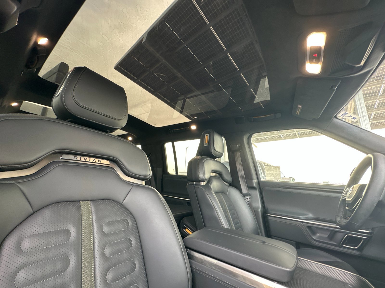 Used 2023 Rivian R1S Adventure image 17