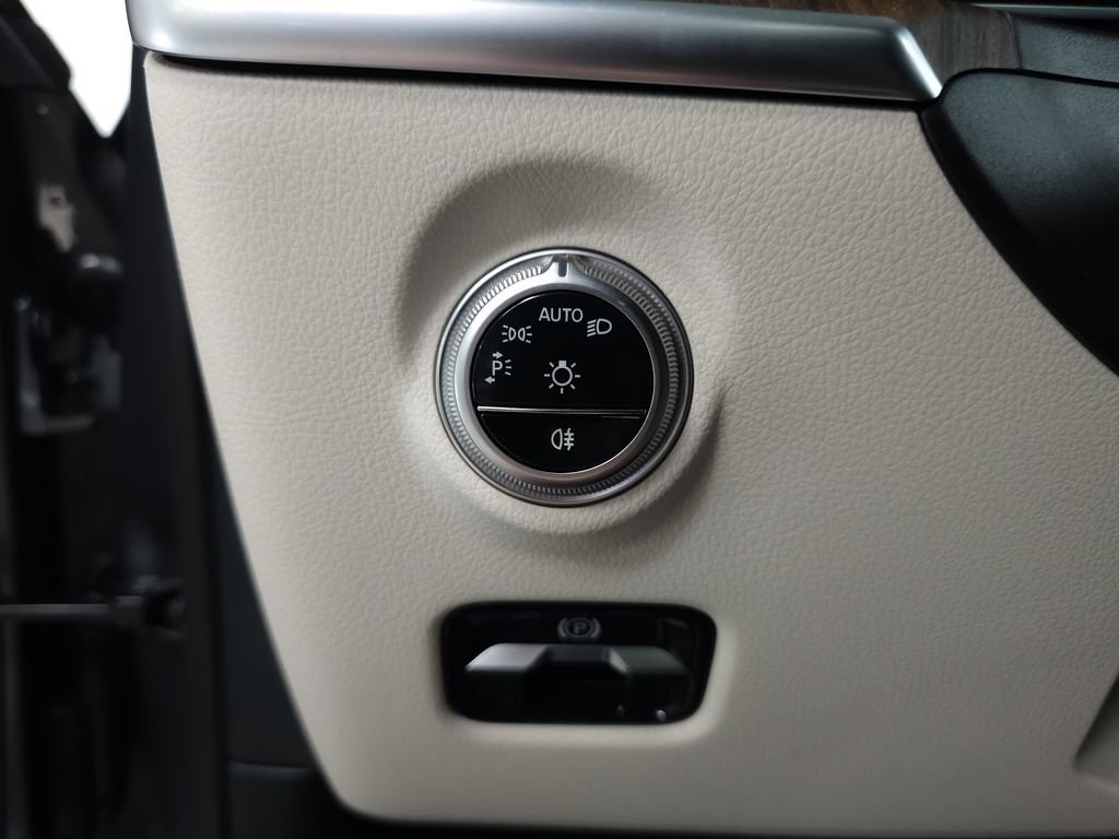 Certified 2026 Mercedes-Benz C 300 4MATIC Sedan image 9