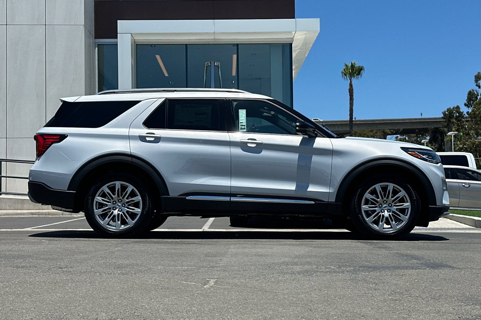 New 2026 Ford Explorer Platinum RWD image 2