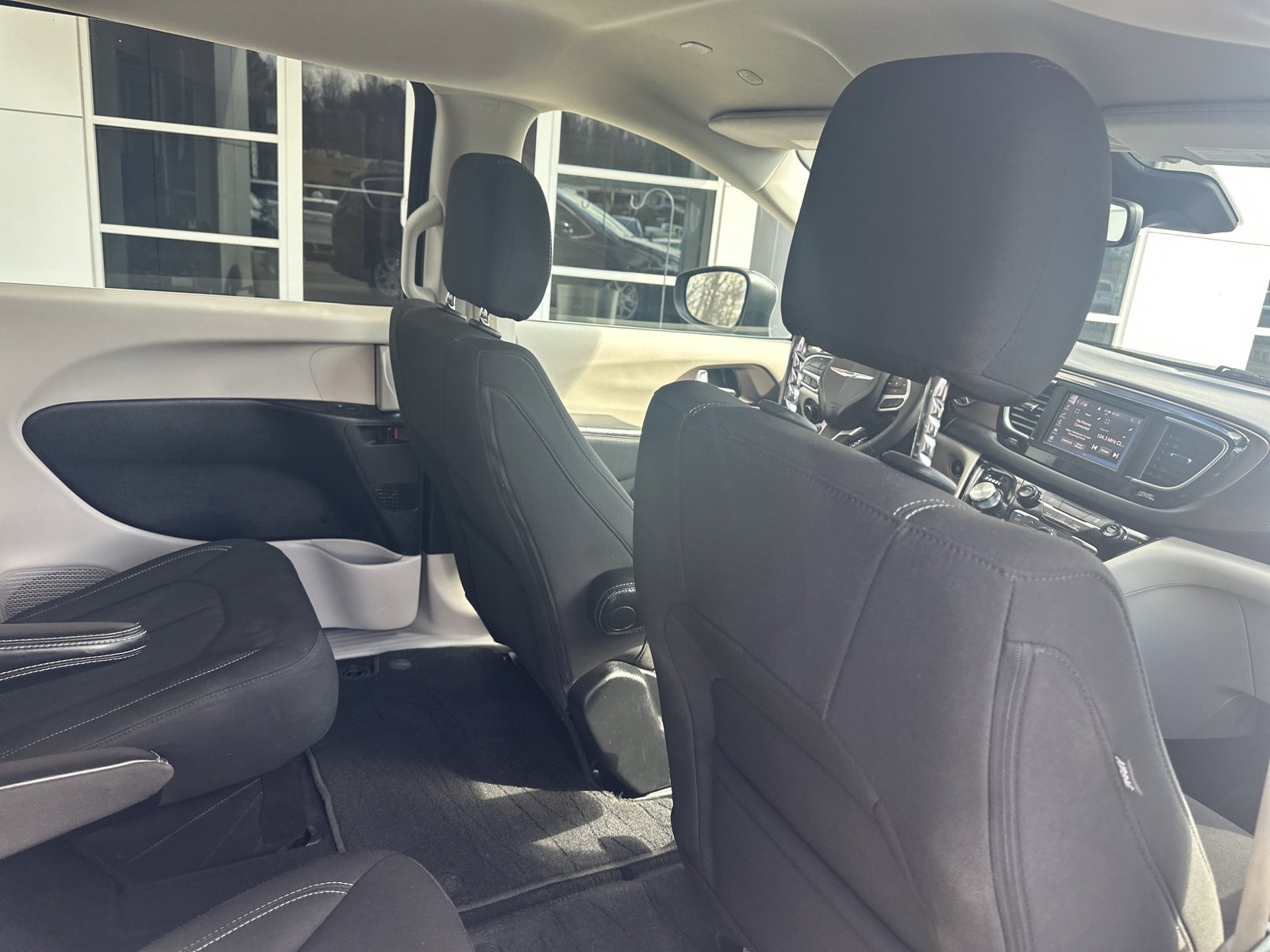 Used 2023 Chrysler Voyager LX FWD image 27