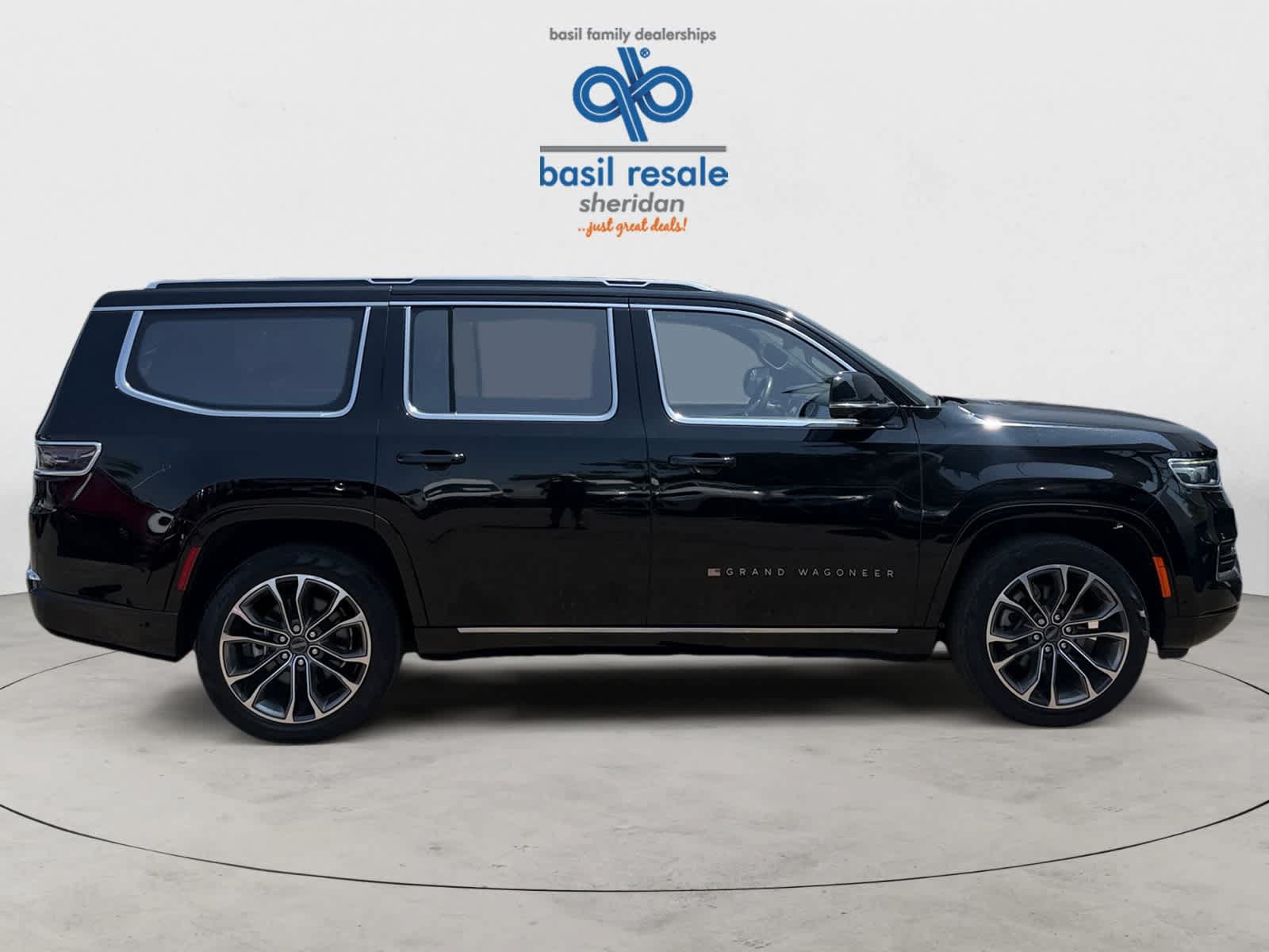 Used 2023 Jeep Grand Wagoneer Series III AWD/4WD image 6