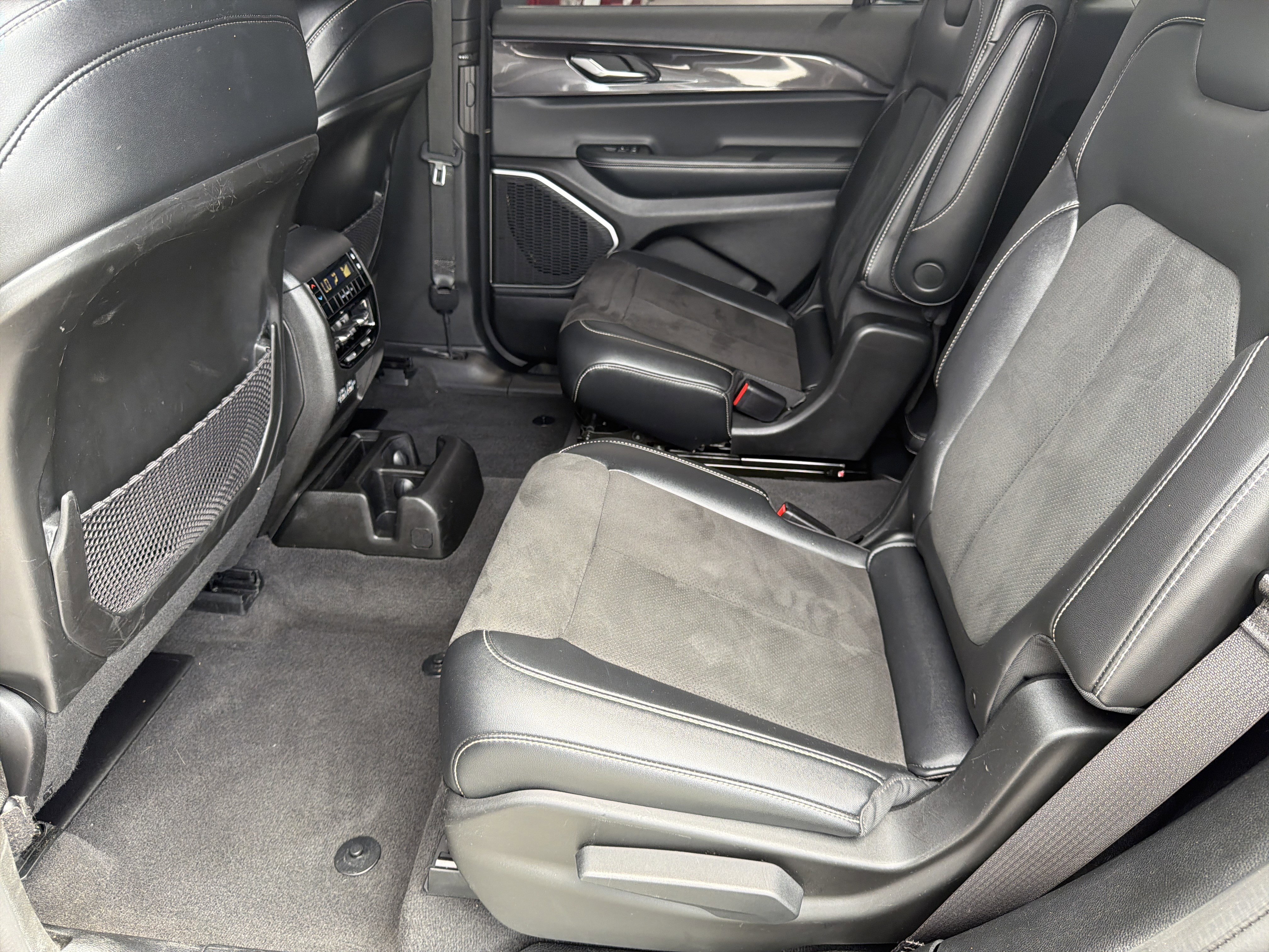 Used 2021 Jeep Grand Cherokee L Laredo RWD image 26