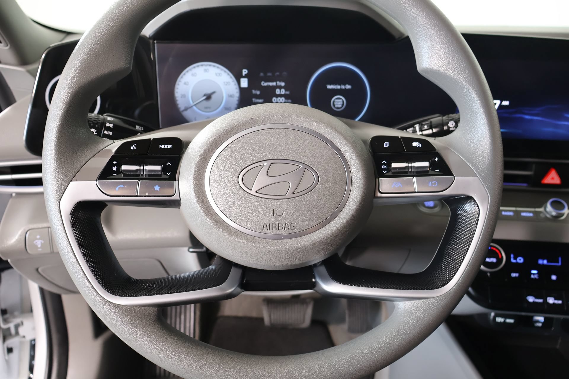 Used 2024 Hyundai Elantra SEL FWD image 3