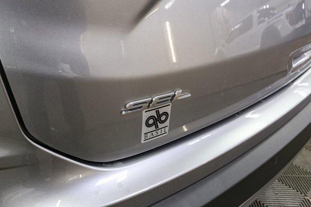 Used 2023 Ford Edge SEL w/ Convenience Package image 9