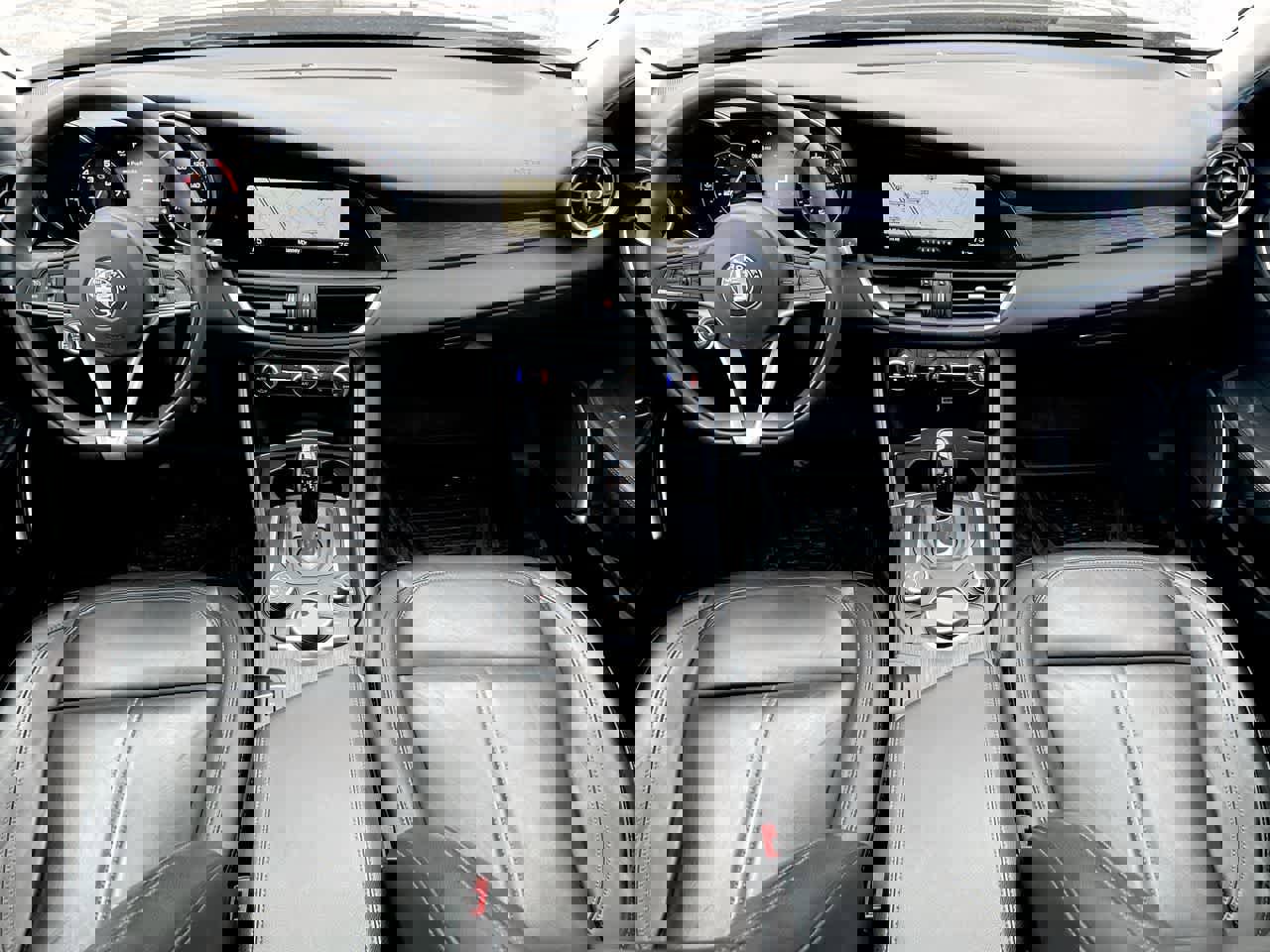 Used 2019 Alfa Romeo Giulia AWD image 24