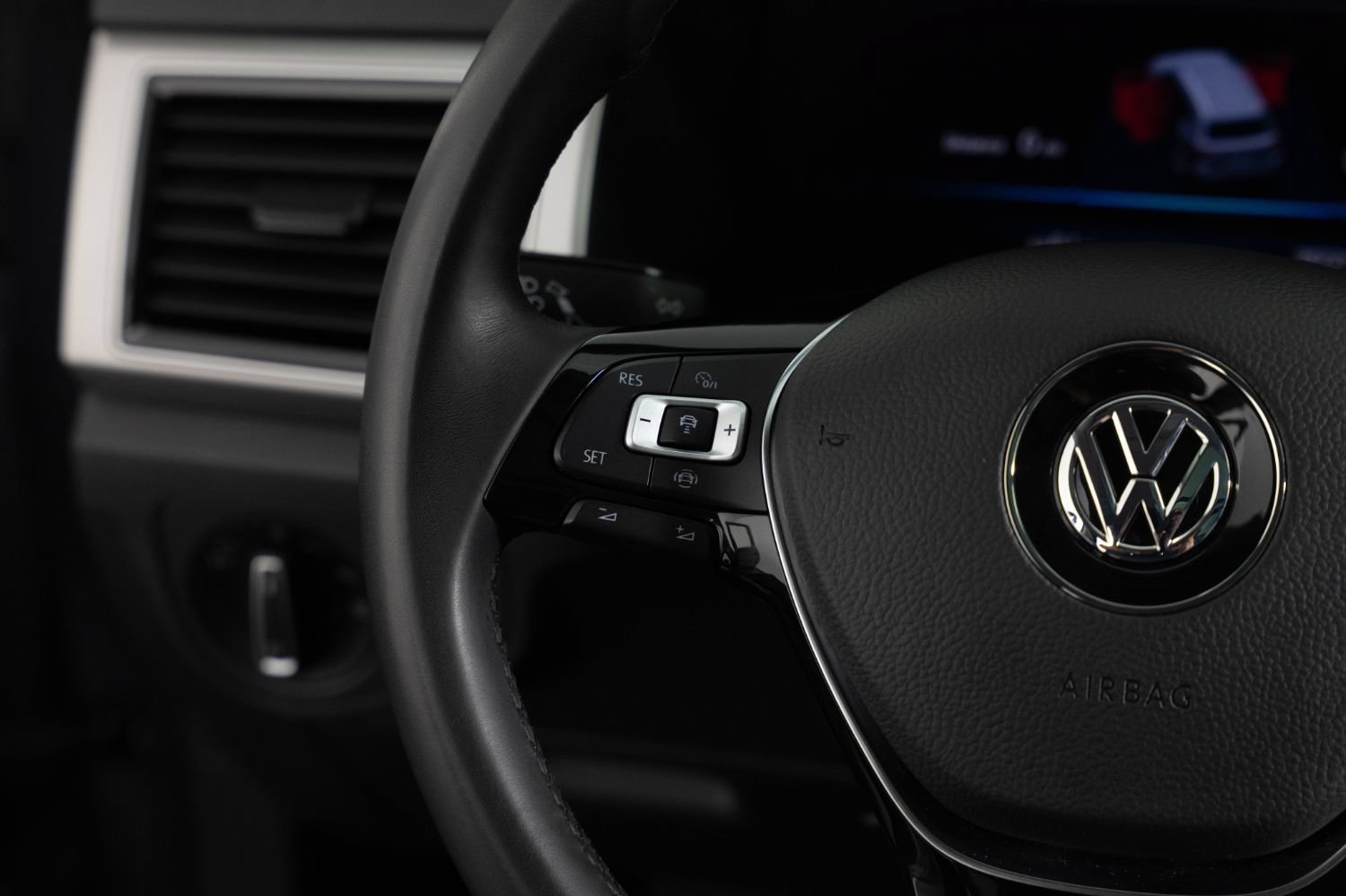 Used 2019 Volkswagen Atlas SEL R-Line AWD/4WD image 35