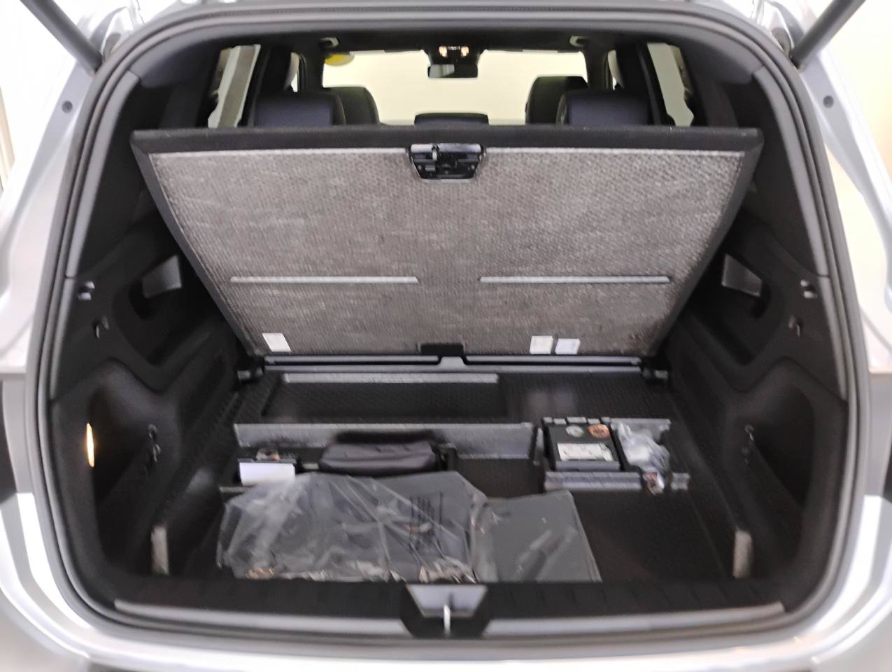 Used 2024 Mercedes-Benz EQB 300 4MATIC image 28
