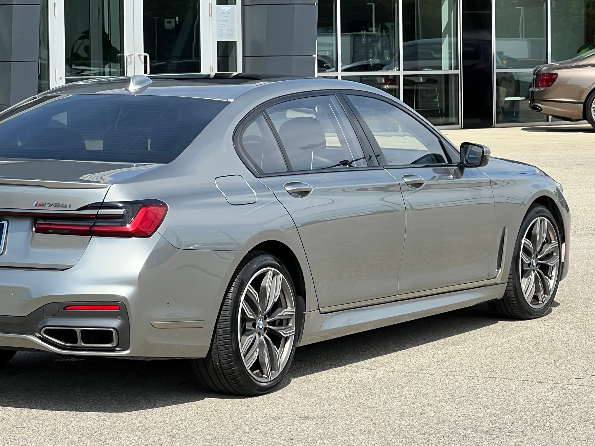 Used 2021 BMW M760i xDrive AWD/4WD image 11