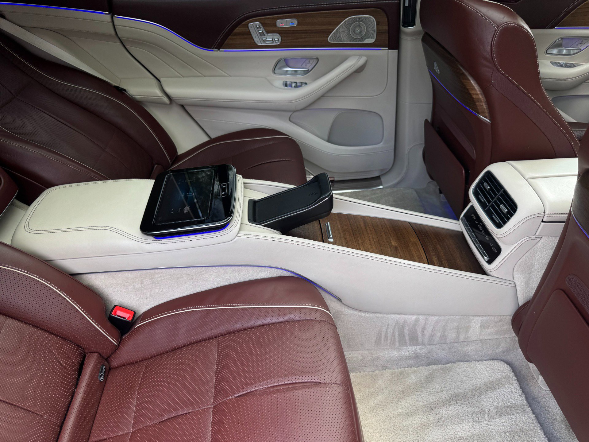 Used 2023 Mercedes-Benz Maybach GLS 600 4MATIC image 47