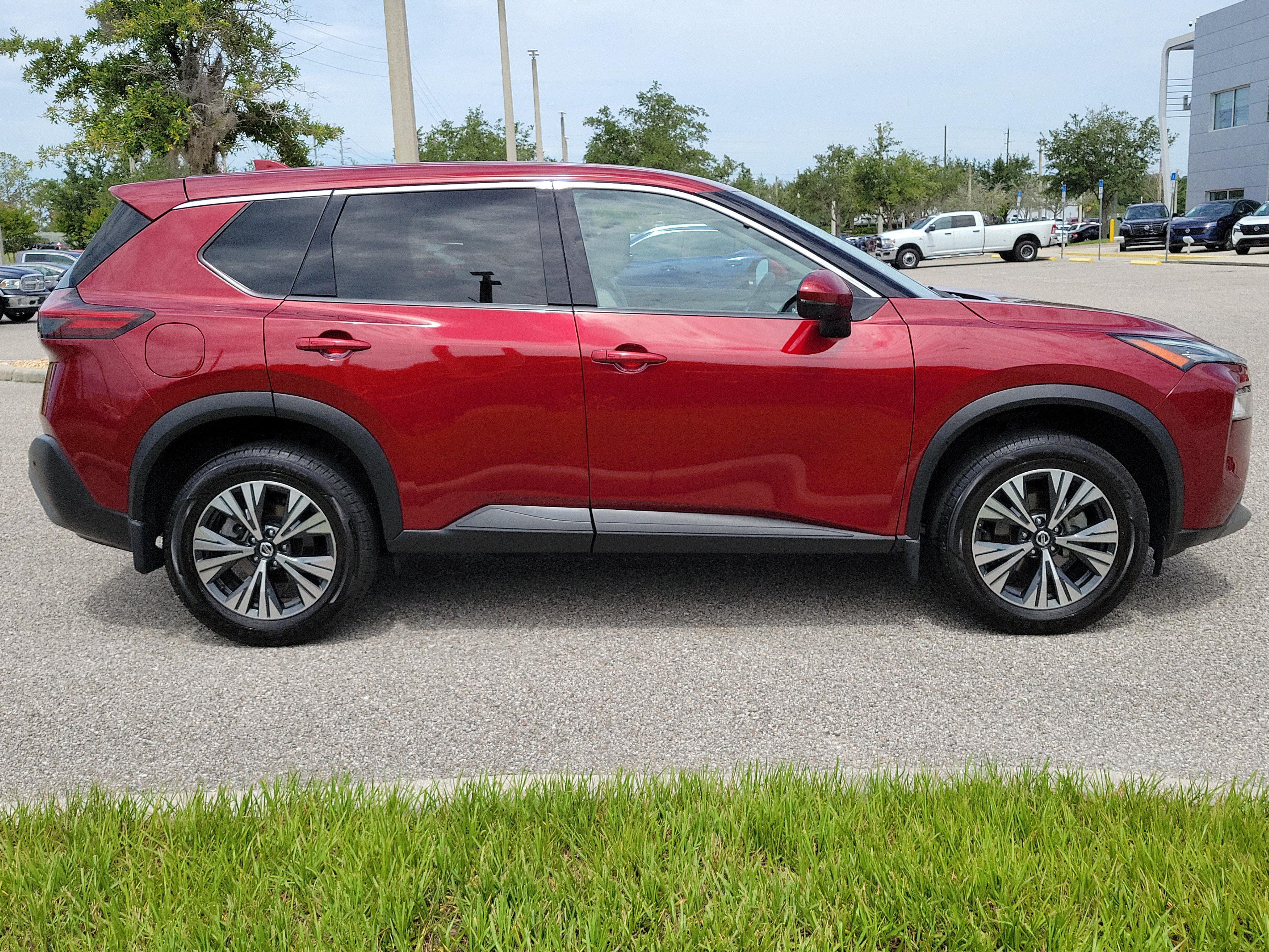 Certified 2021 Nissan Rogue SV FWD image 4