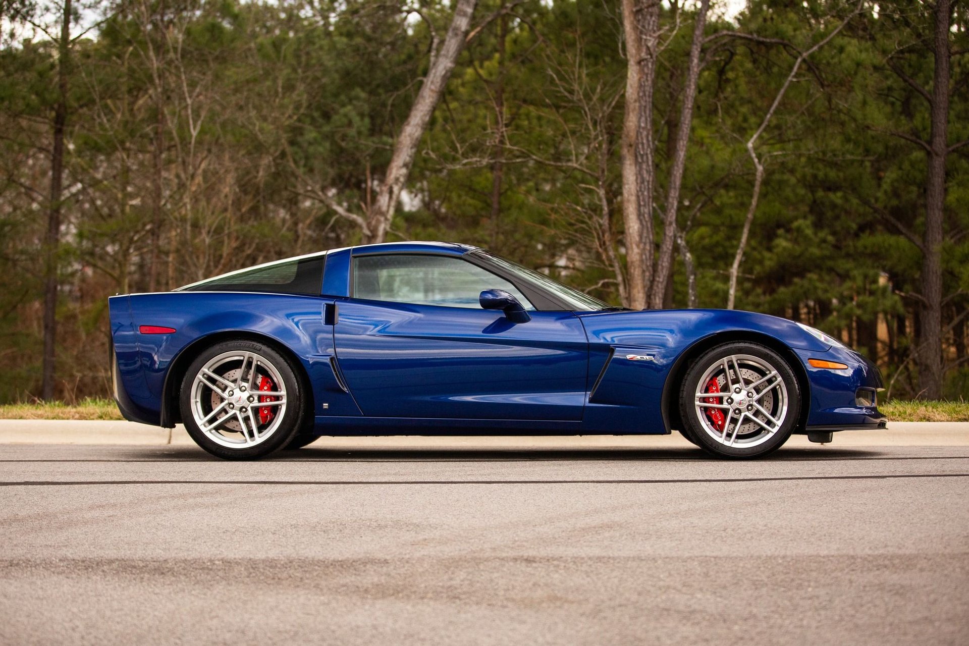 Used 2007 Chevrolet Corvette Z06 w/ Preferred Equipment Group RWD image 4