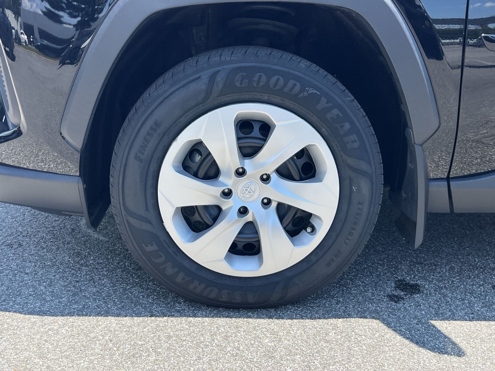 Used 2023 Toyota RAV4 LE AWD/4WD image 12