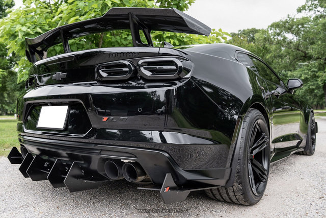 Used 2019 Chevrolet Camaro ZL1 RWD image 19