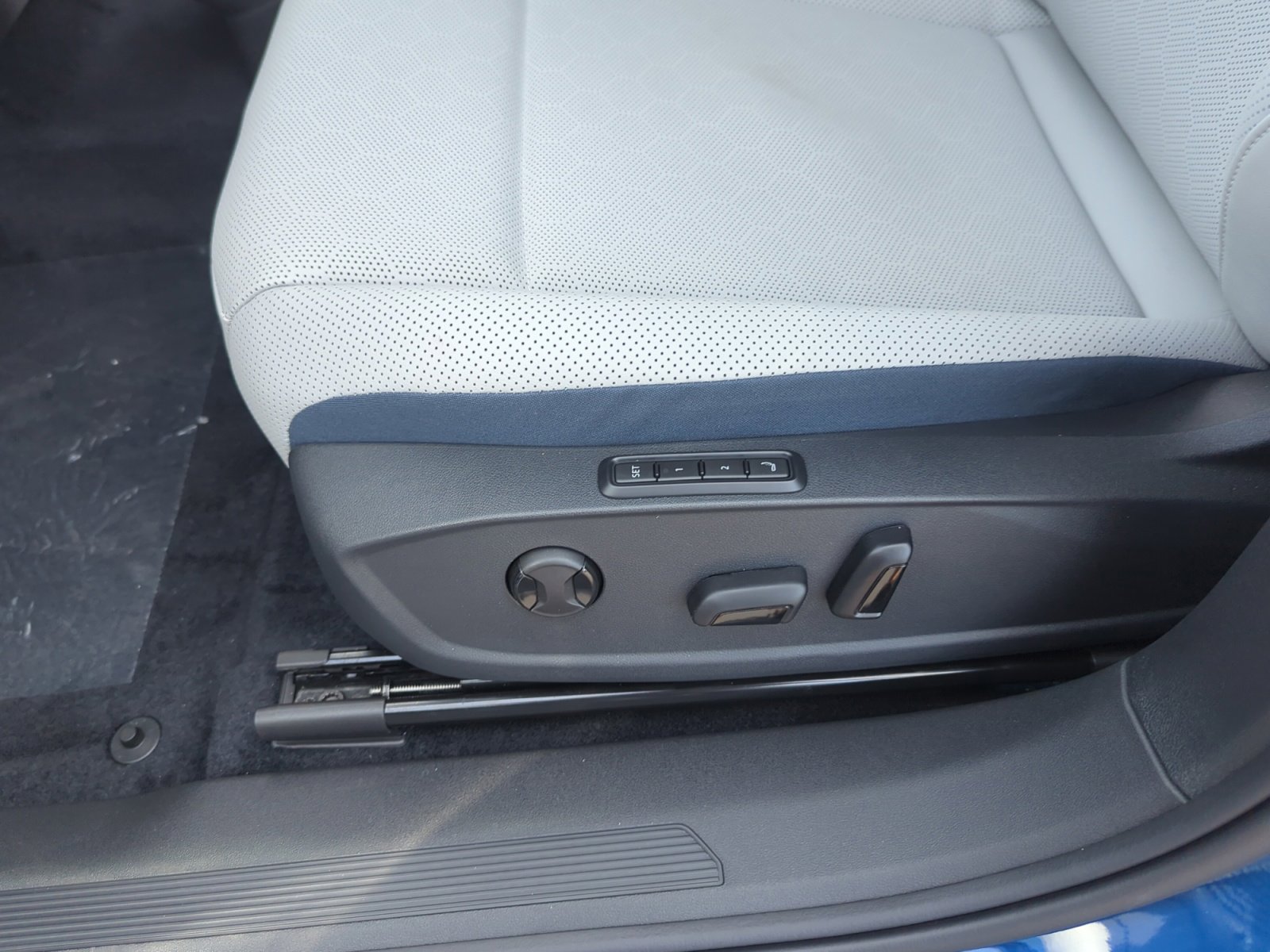 New 2025 Volkswagen ID.4 Pro S AWD/4WD image 14