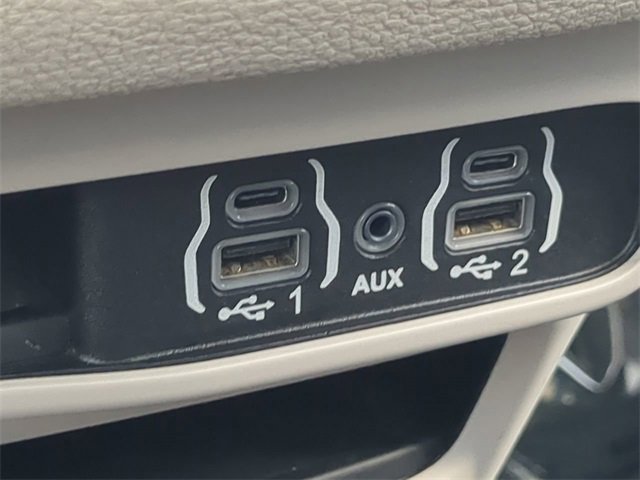 Used 2021 Chrysler Pacifica Touring-L image 21