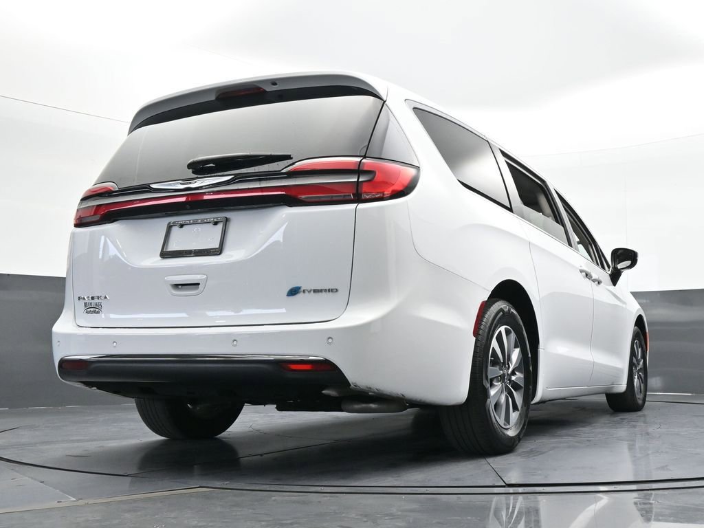 Used 2024 Chrysler Pacifica Select image 55