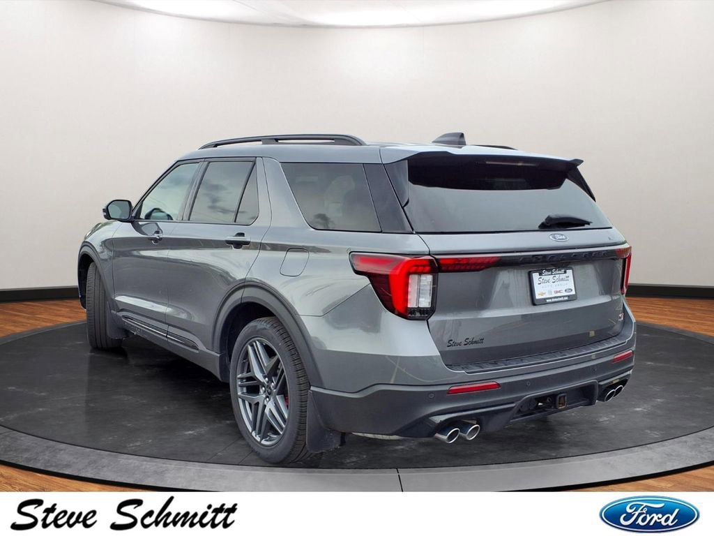 Used 2025 Ford Explorer ST image 3