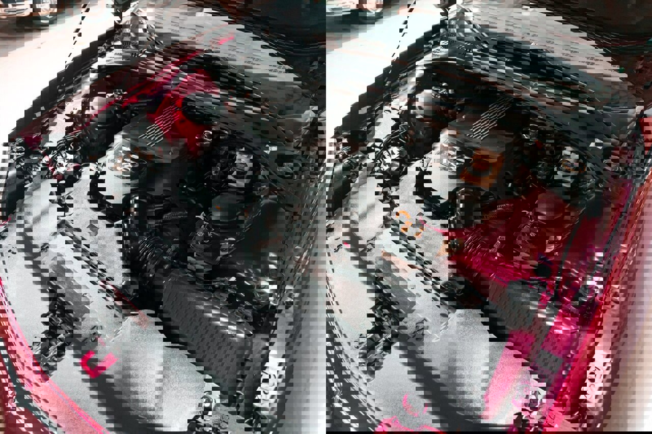 Used 2004 Ford Thunderbird Deluxe image 32