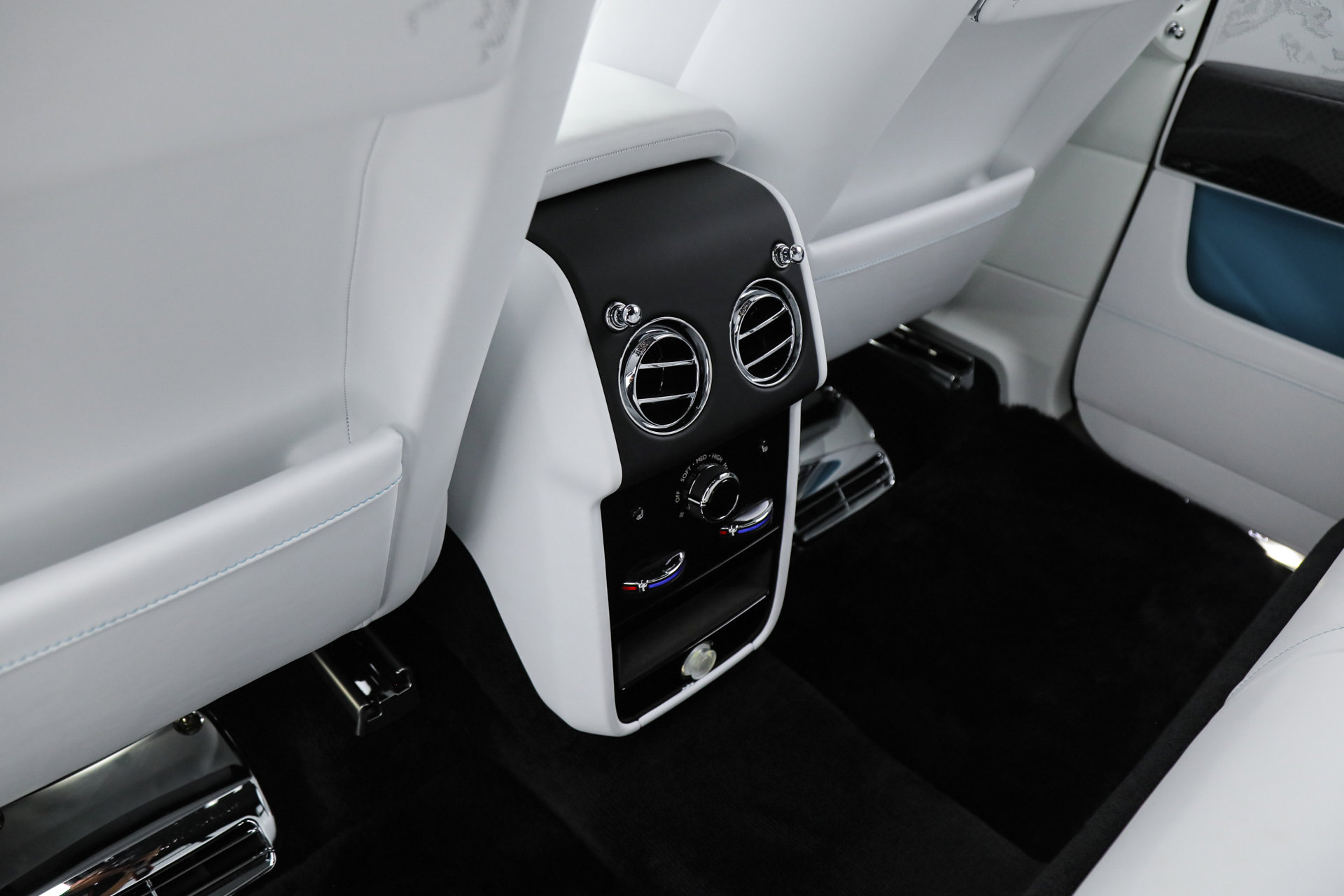 Used 2026 Rolls-Royce Cullinan Black Badge image 23