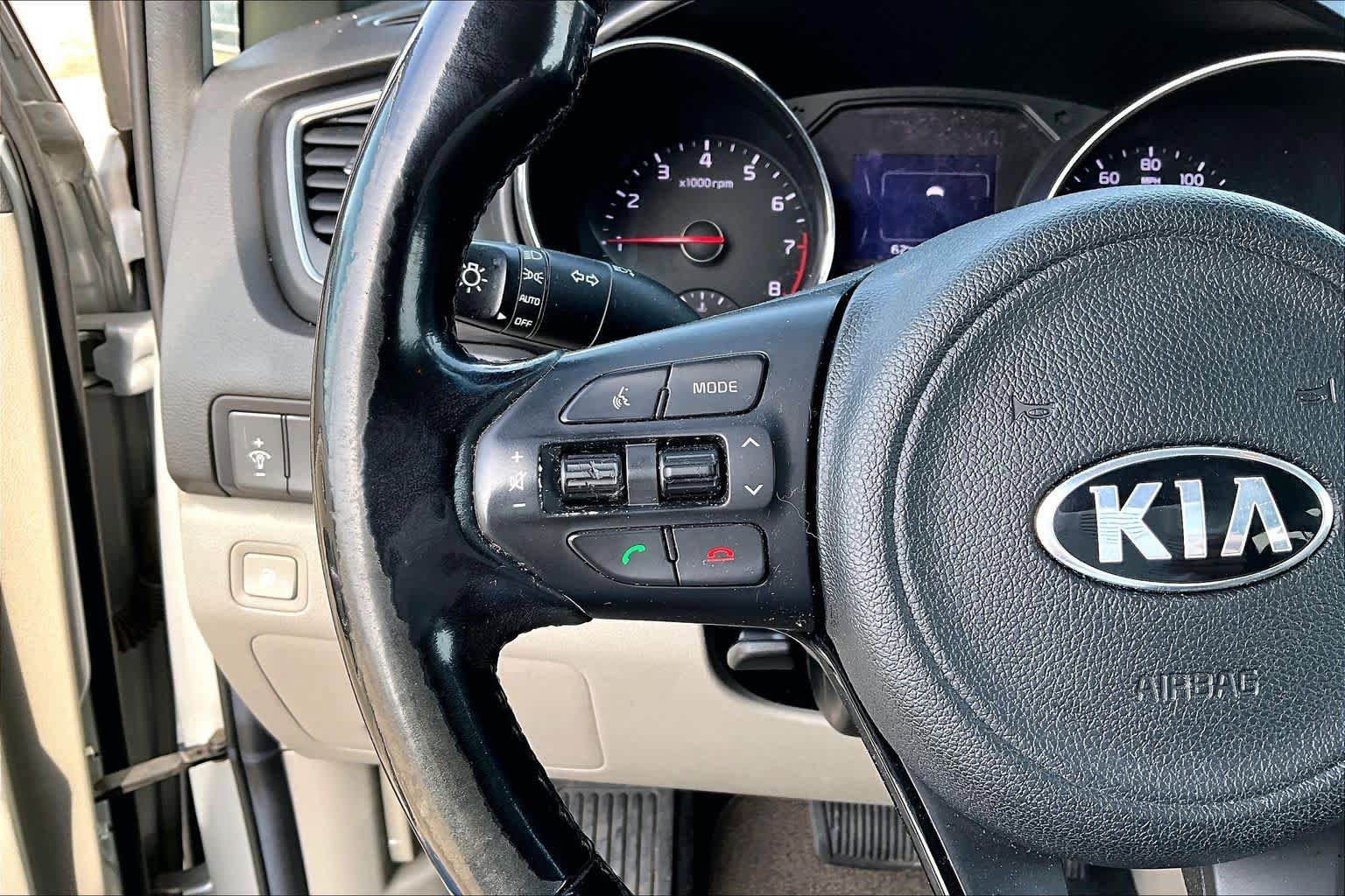 Used 2017 Kia Sedona LX w/ LX Essentials Premium Package image 22