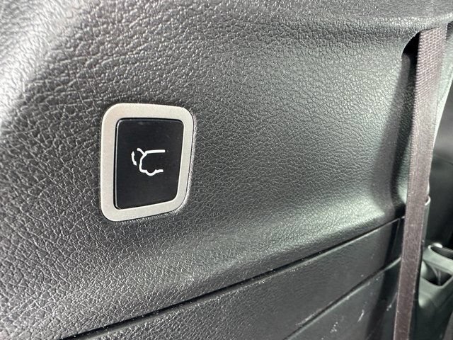 Used 2024 Chrysler Pacifica Limited FWD image 9