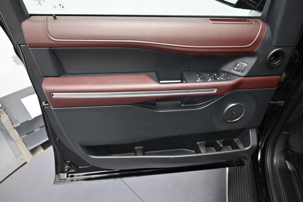 Used 2022 Ford Expedition Max Limited AWD/4WD image 9