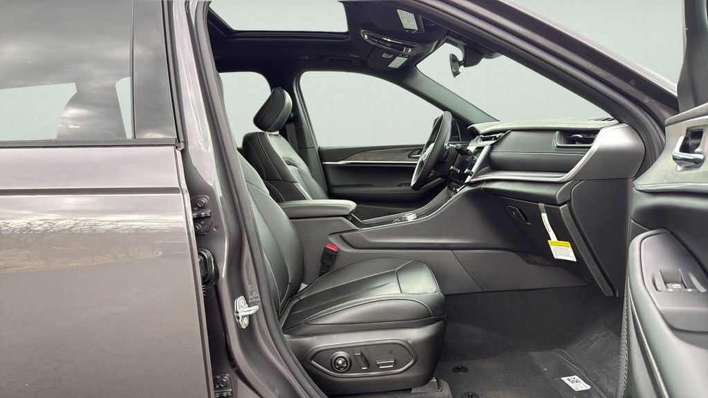 New 2026 Jeep Grand Cherokee L Limited image 11