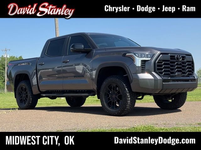 Used 2025 Toyota Tundra Limited AWD/4WD image 1