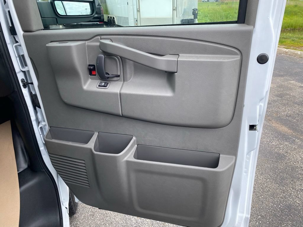 New 2025 Chevrolet Express 3500 LS w/ Chrome Appearance Package RWD image 17