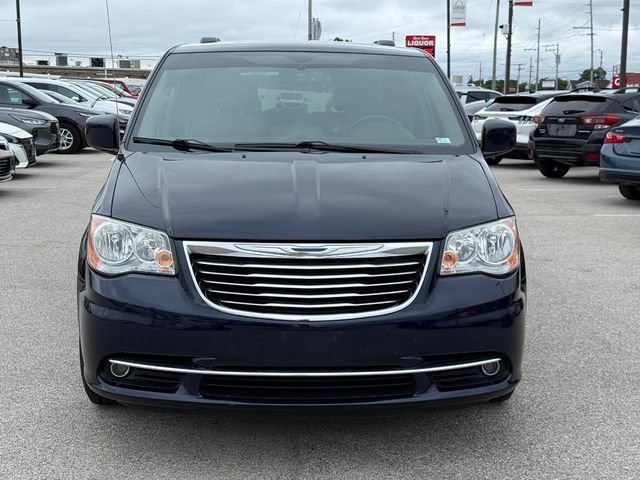 Used 2014 Chrysler Town & Country Touring FWD image 11