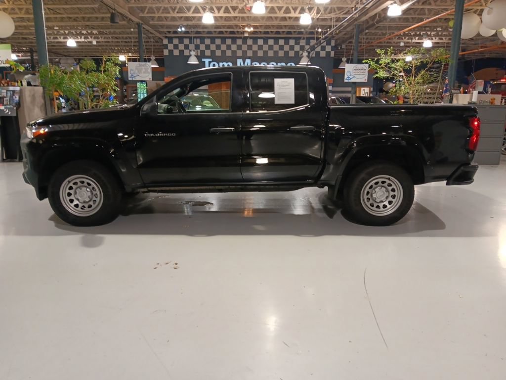 Used 2025 Chevrolet Colorado W/T AWD/4WD image 10