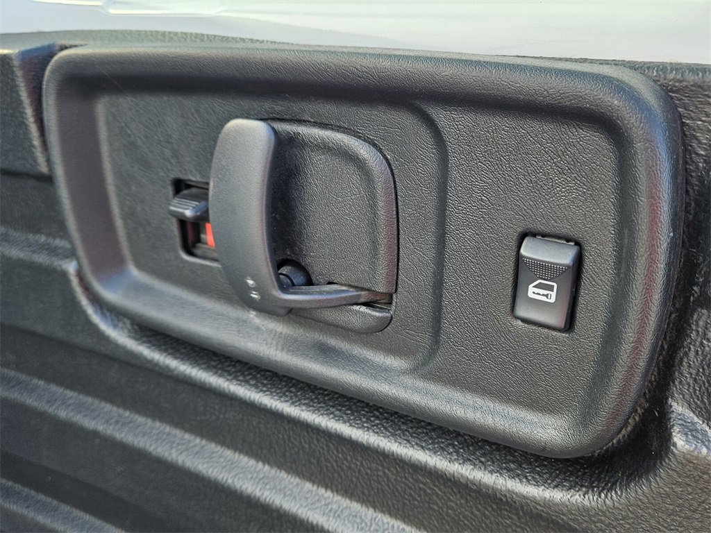 Used 2023 GMC Savana 2500 w/ Driver Convenience Package image 9