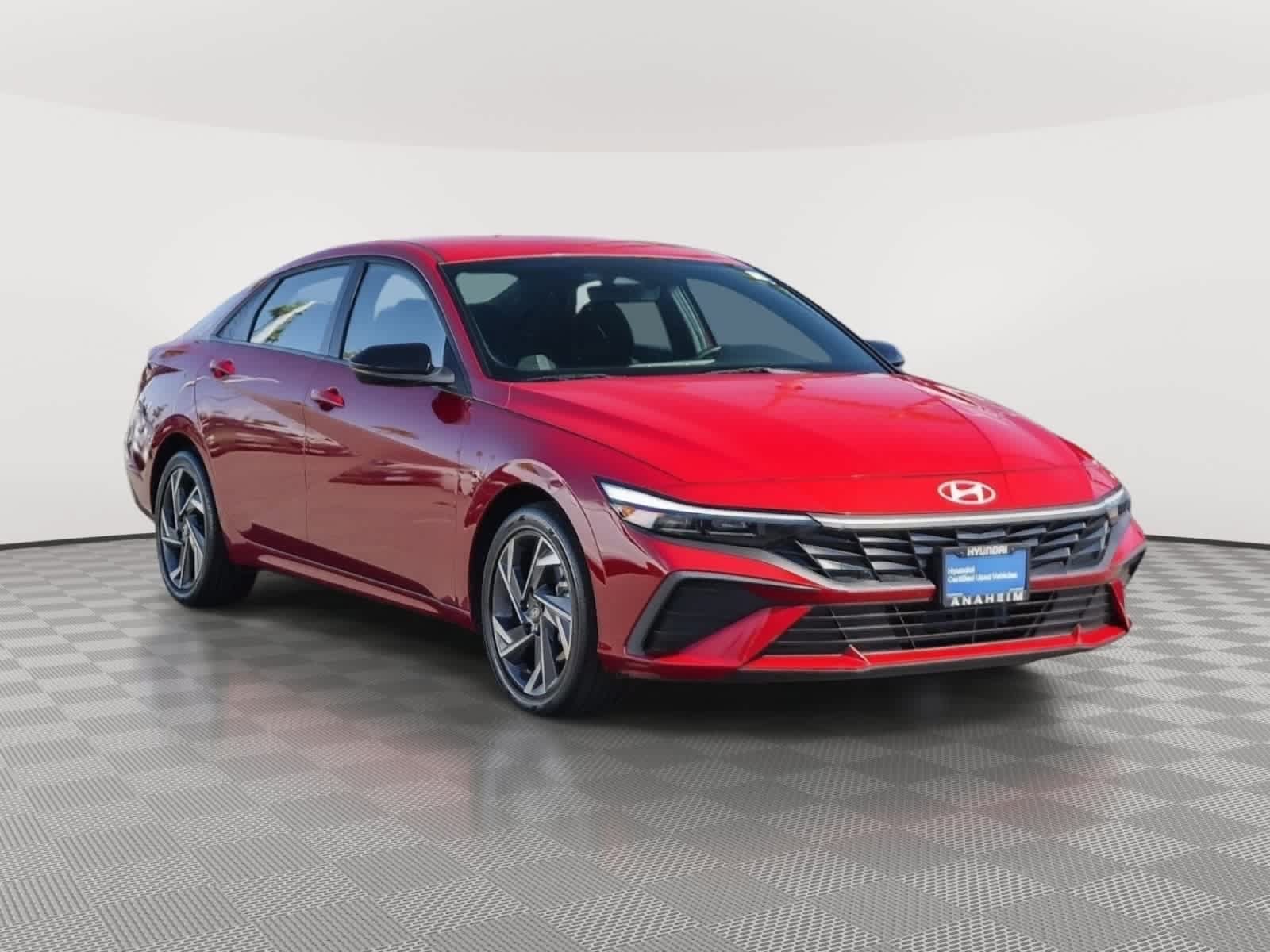 Used 2025 Hyundai Elantra SEL FWD image 3