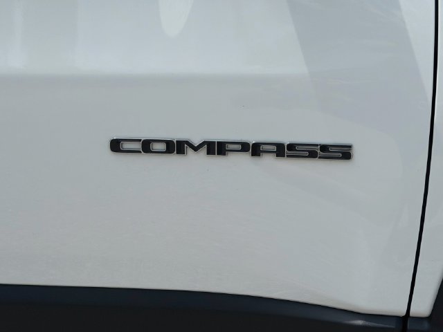 Used 2022 Jeep Compass Latitude AWD/4WD image 40